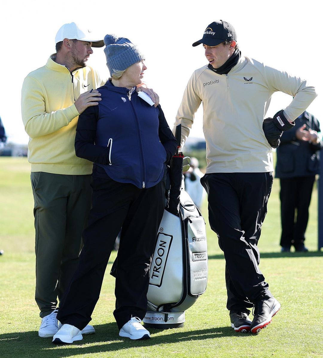 Matt Fitzpatrick, mom, brother, SD Phone Wallpaper