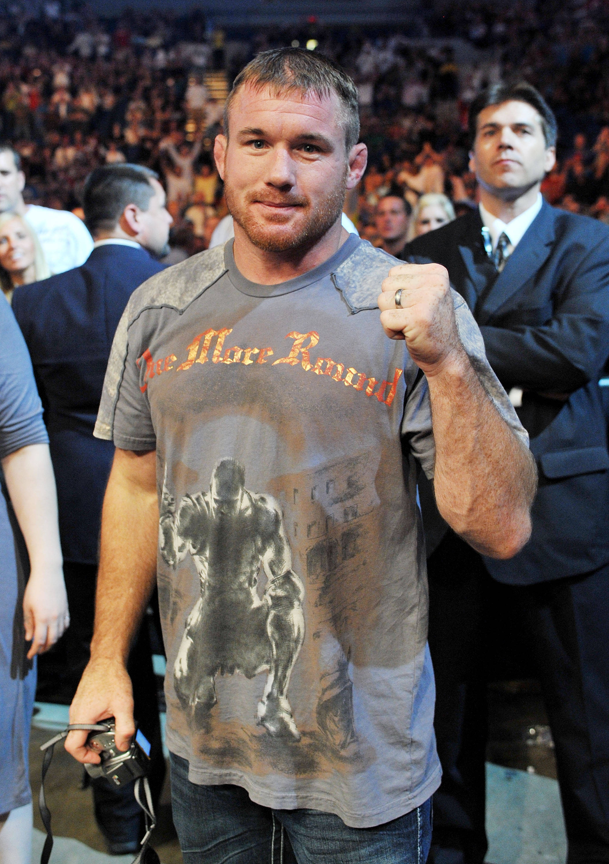 Matt Hughes, faded graphic t-shirt, crowded arena, 2K Phone Wallpaper