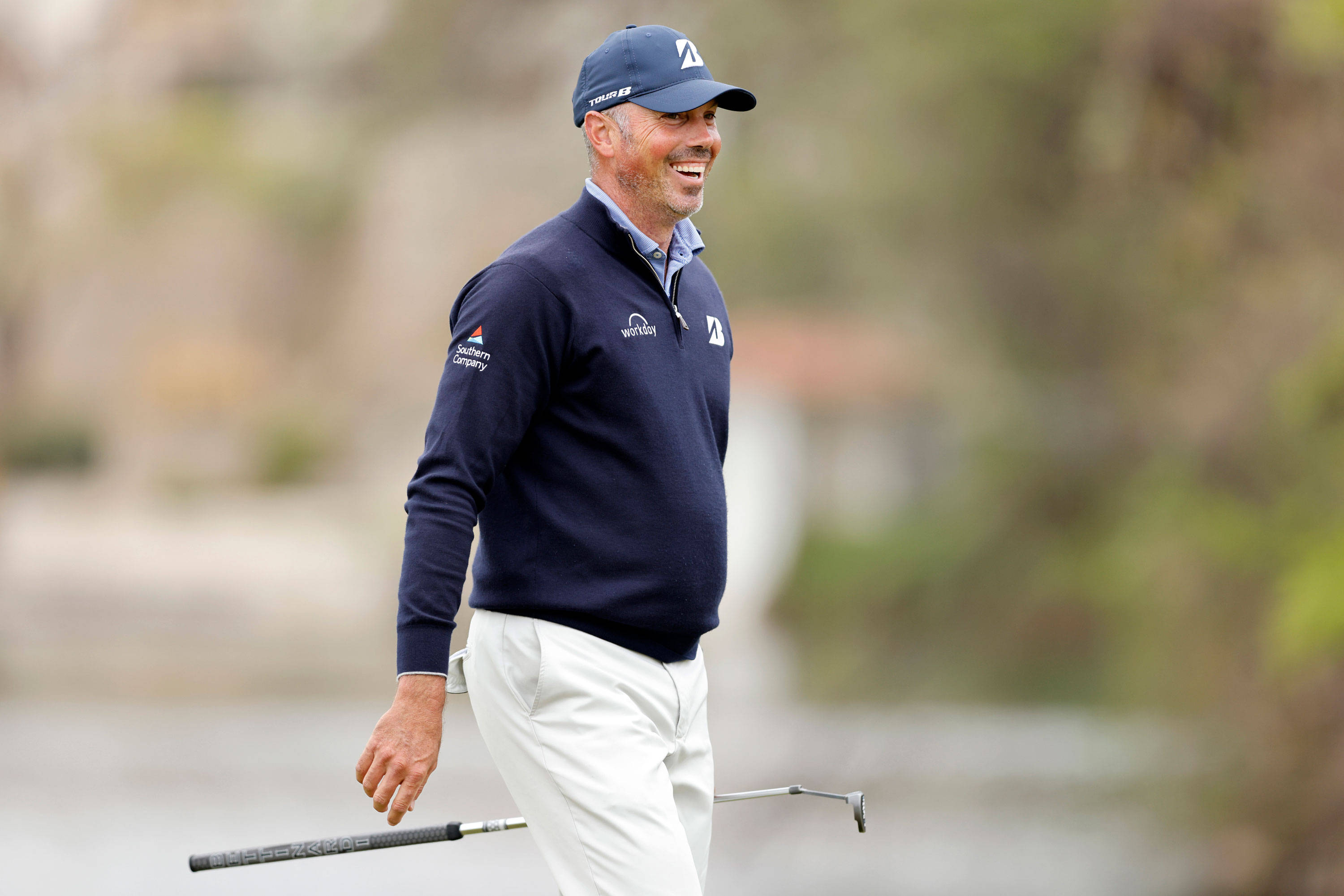 Matt Kuchar, navy sweater, white pants, 2K Desktop Wallpaper