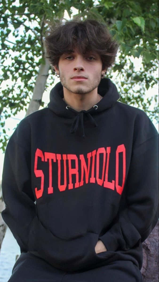Manin S T U R N I O L O, black hoodie, bold red STURMILO text, SD Phone Wallpaper
