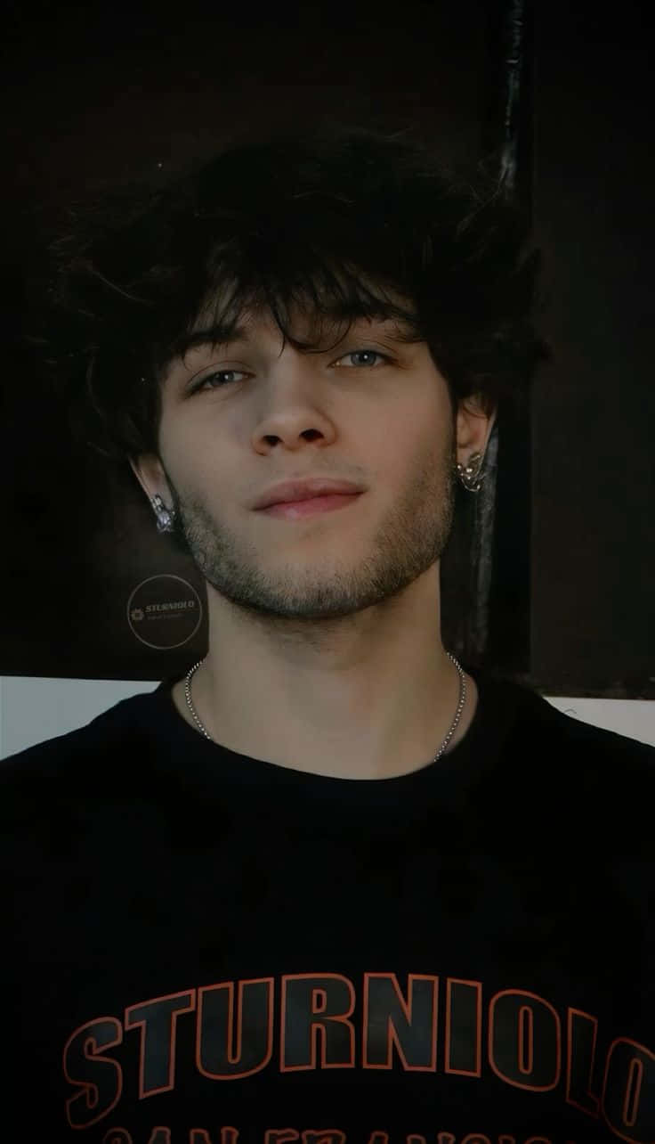 Matt Sturniolo, black t-shirt, silver earrings, HD Phone Wallpaper