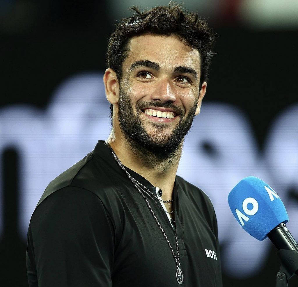 Matteo Berrettini, black shirt, blue AO microphone, SD Desktop Wallpaper