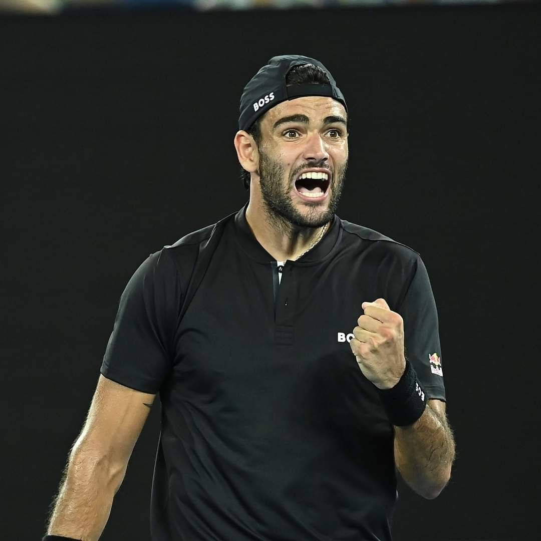 Matteo Berrettini, black gear, clenched fist, SD Desktop Wallpaper