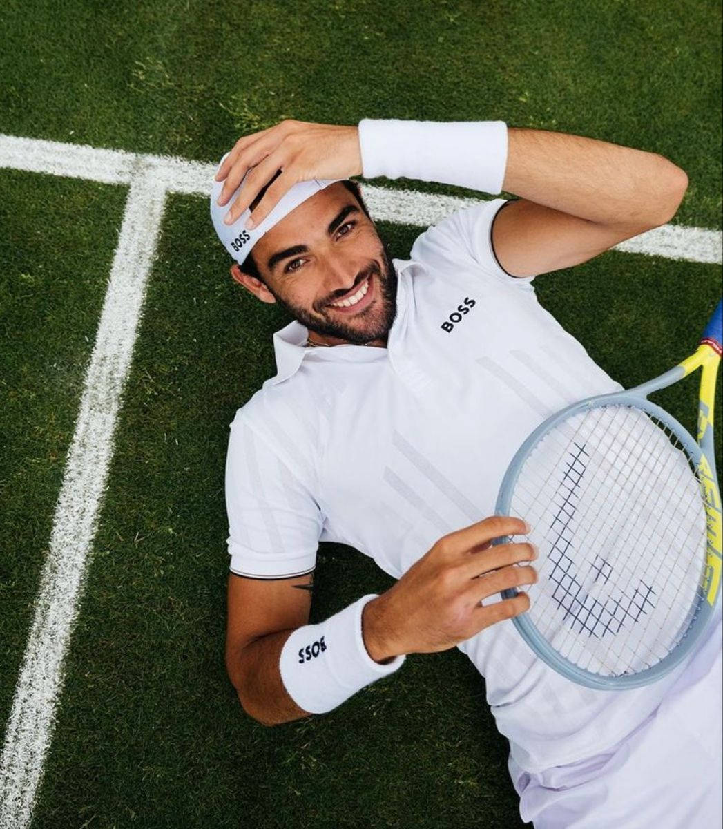 Matteo Berrettini, white BOSS gear, grass court, SD Phone Wallpaper