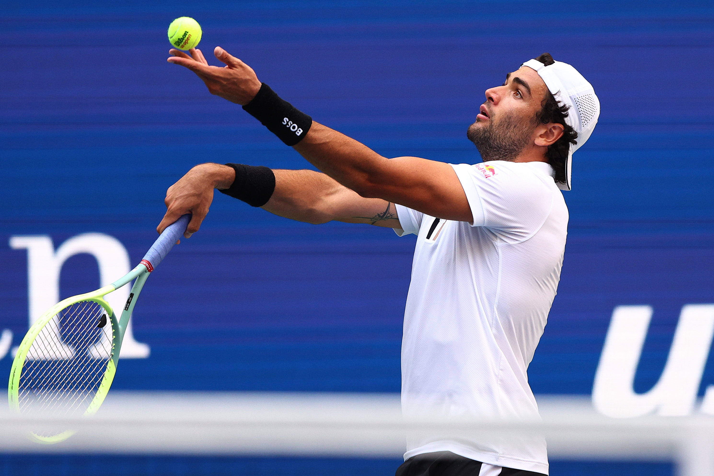 Matteo Berrettini, white gear, bright yellow ball, 2K Desktop Wallpaper