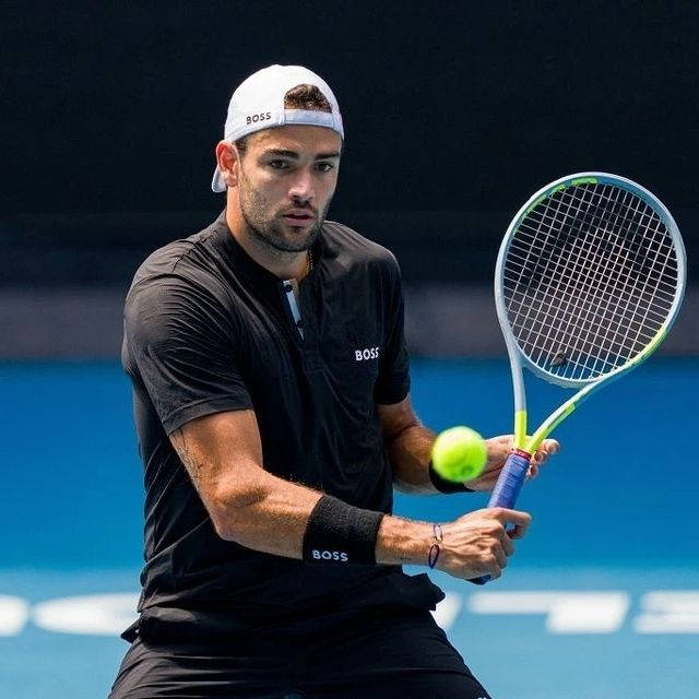 Matteo Berrettini, black BOSS gear, bright yellow ball, SD Desktop Wallpaper