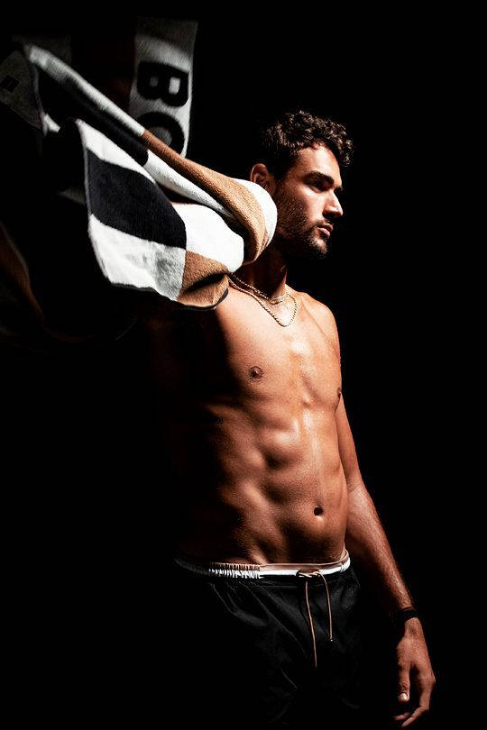 Matteo Berrettini, towel, studio lighting, SD Phone Wallpaper
