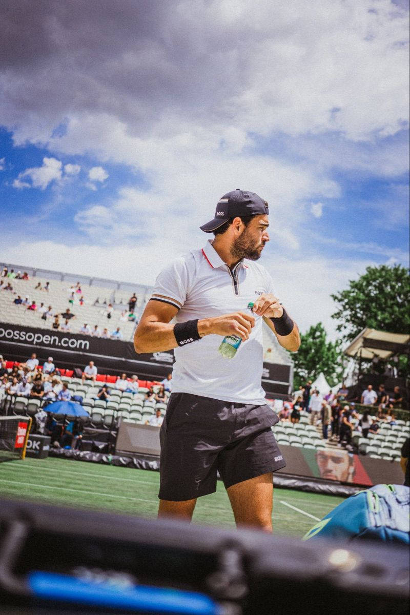 Matteo Berrettini, white shirt, black shorts, SD Phone Wallpaper