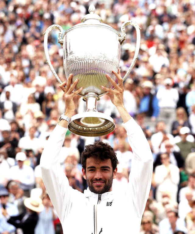 Matteo Berrettini, white jacket, silver trophy, SD Phone Wallpaper