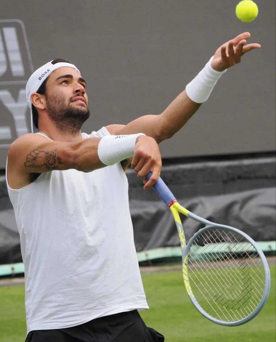 Matteo Berrettini, white gear, yellow ball, SD Phone Wallpaper