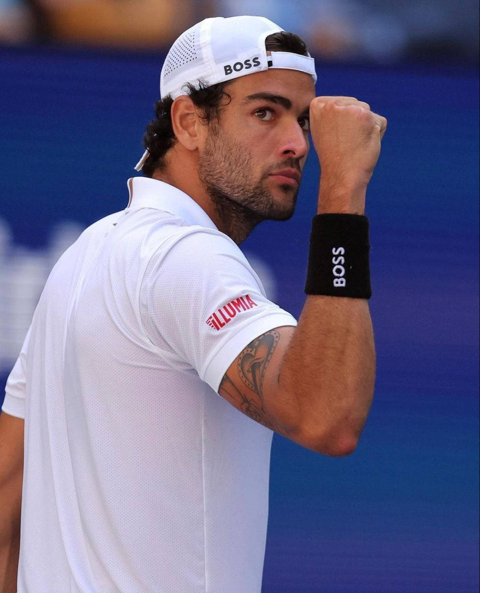 Matteo Berrettini, white gear, closed fist, SD Phone Wallpaper