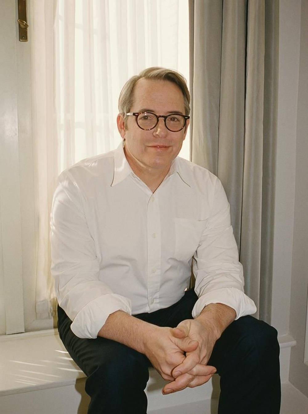Matthew Broderick, glasses, windowsill, HD Phone Wallpaper