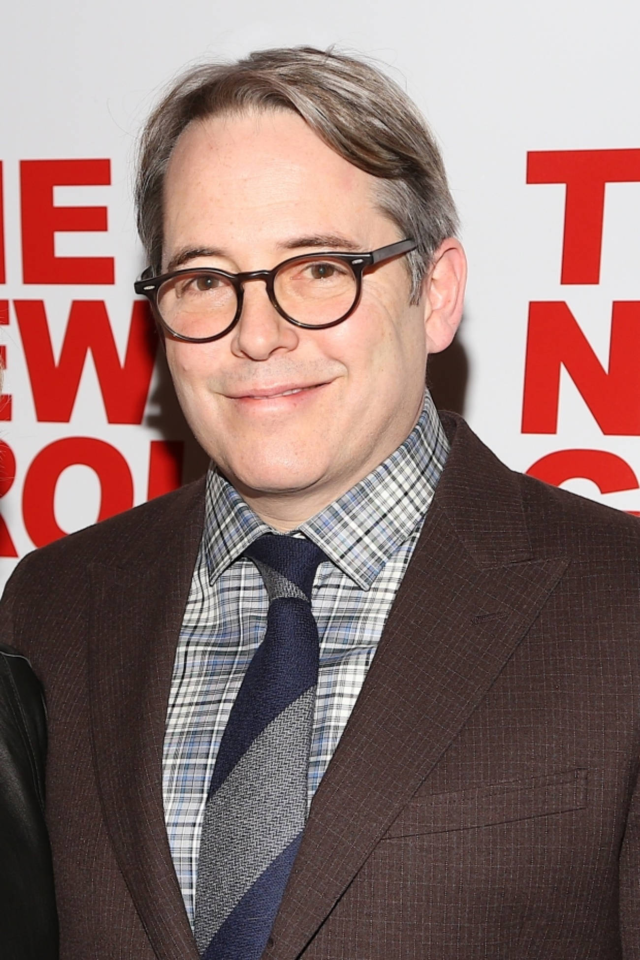 Matthew Broderick, red text backdrop, glasses, Full HD Phone Wallpaper
