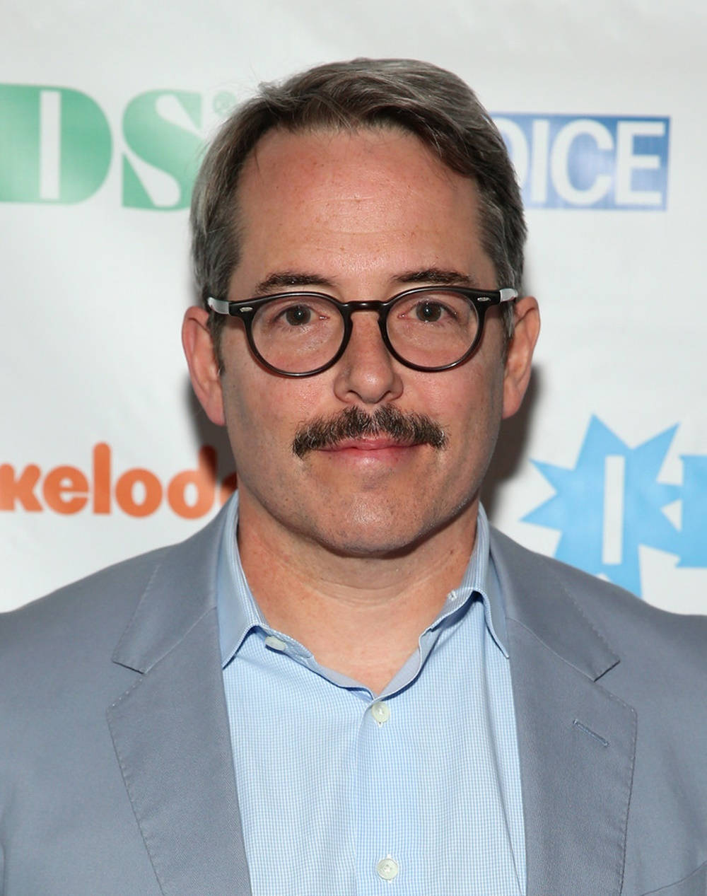 Matthew Broderick, gray suit, blue shirt, SD Phone Wallpaper
