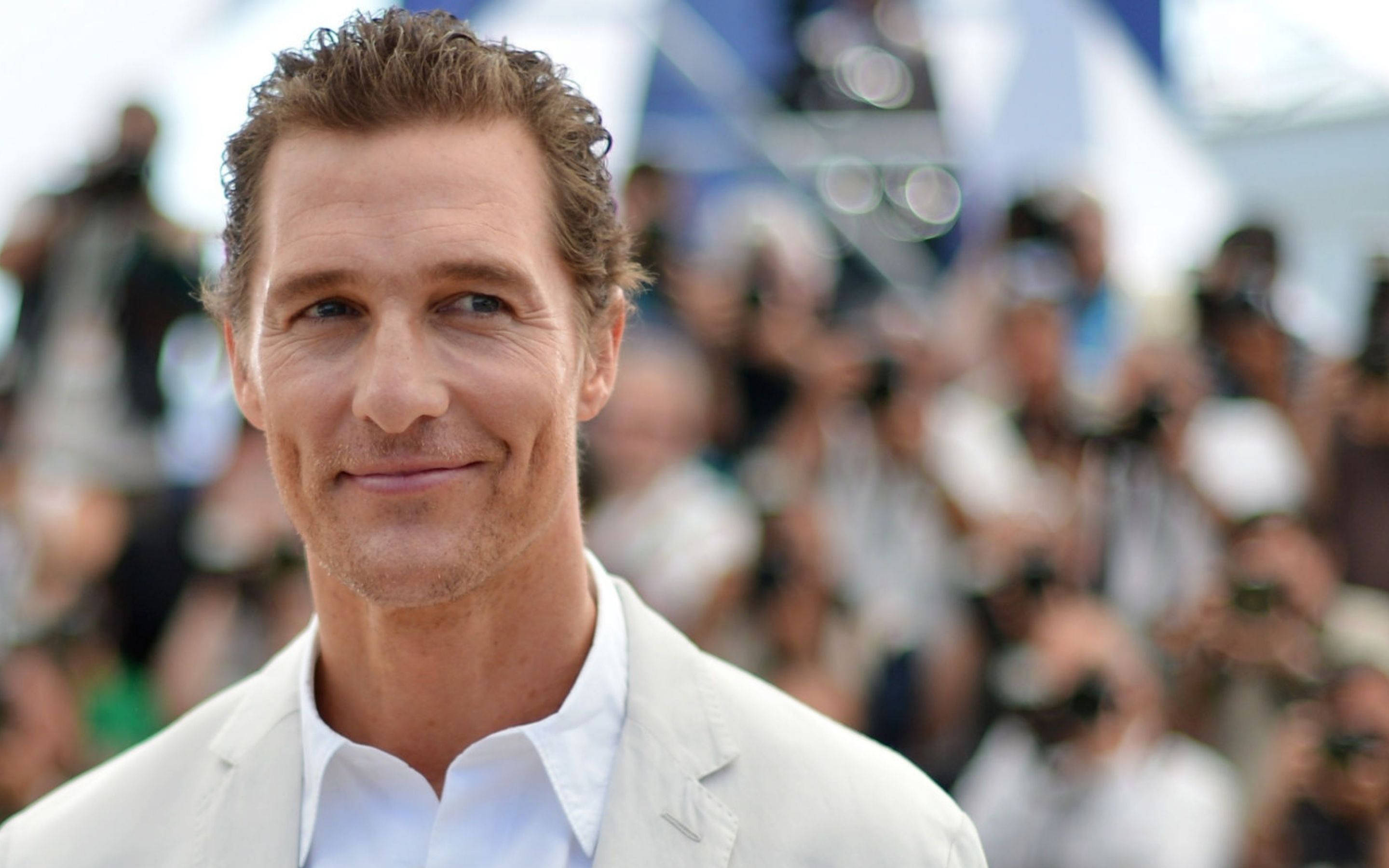 Matthew McConaughey, white tux, close-up portrait, 2K Desktop Wallpaper
