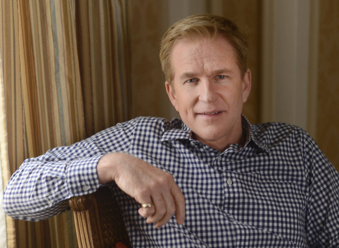 Matthew Modine, blue and white checkered shirt, striped curtains, HD Desktop Wallpaper