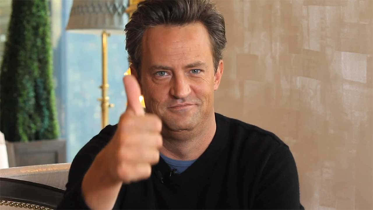Matthew Perry, dark hair, thumbs up, HD Desktop Wallpaper