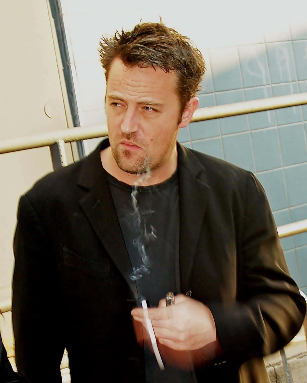 Matthew Perry, black suit, tiled wall, HD Phone Wallpaper