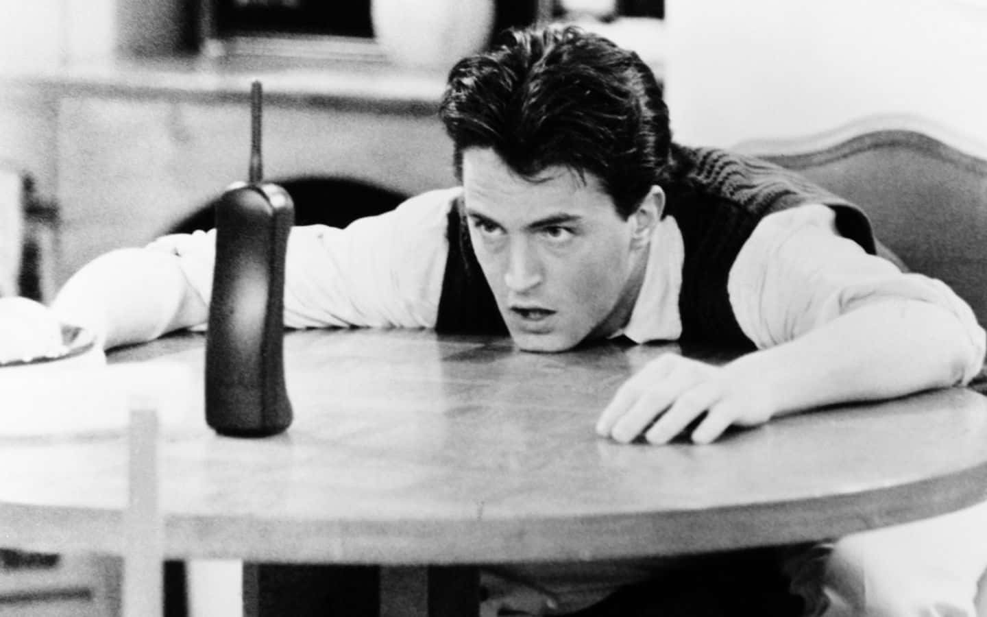 Matthew Perry, 17 Again, wooden table, HD Desktop Wallpaper
