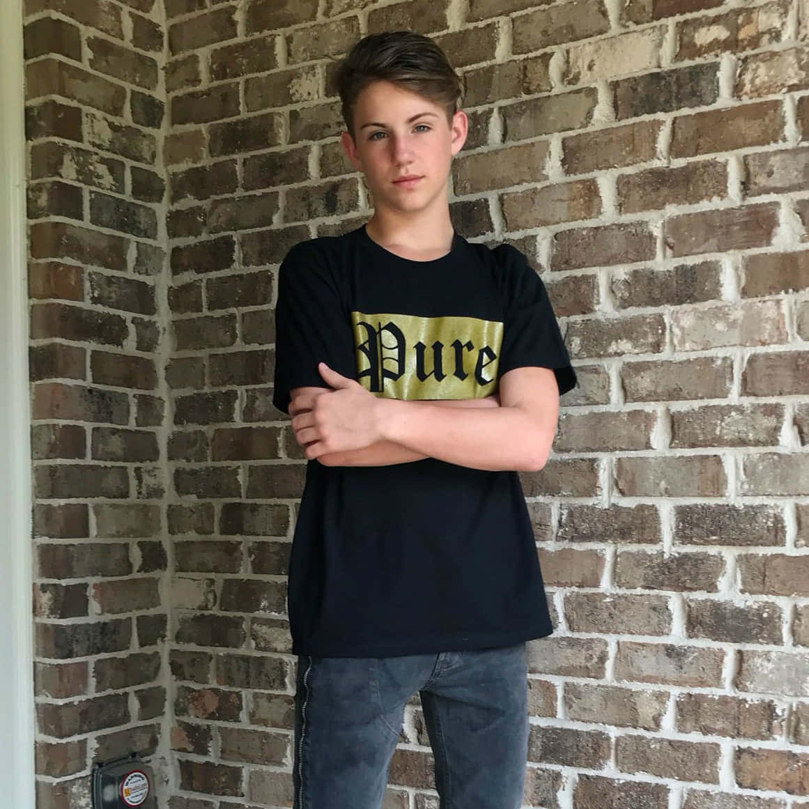 Matty B, black t-shirt, gold 'Pure' text, SD Desktop Wallpaper