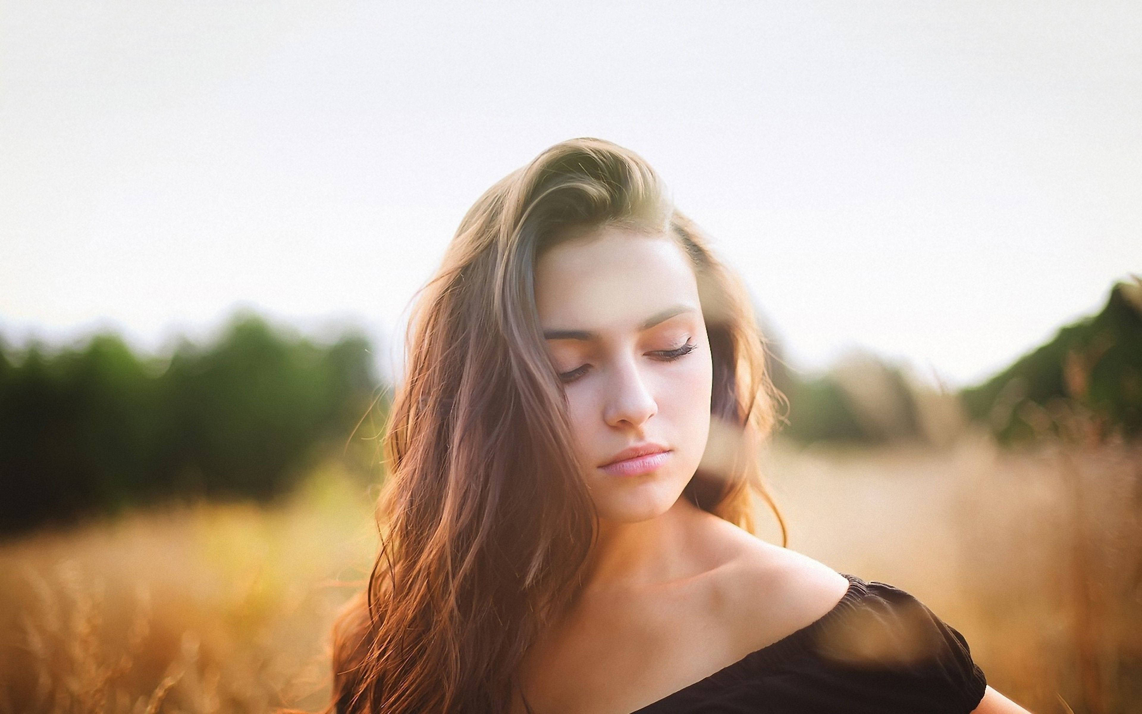 Mature Woman, tall grass, golden field, 4K Desktop Wallpaper