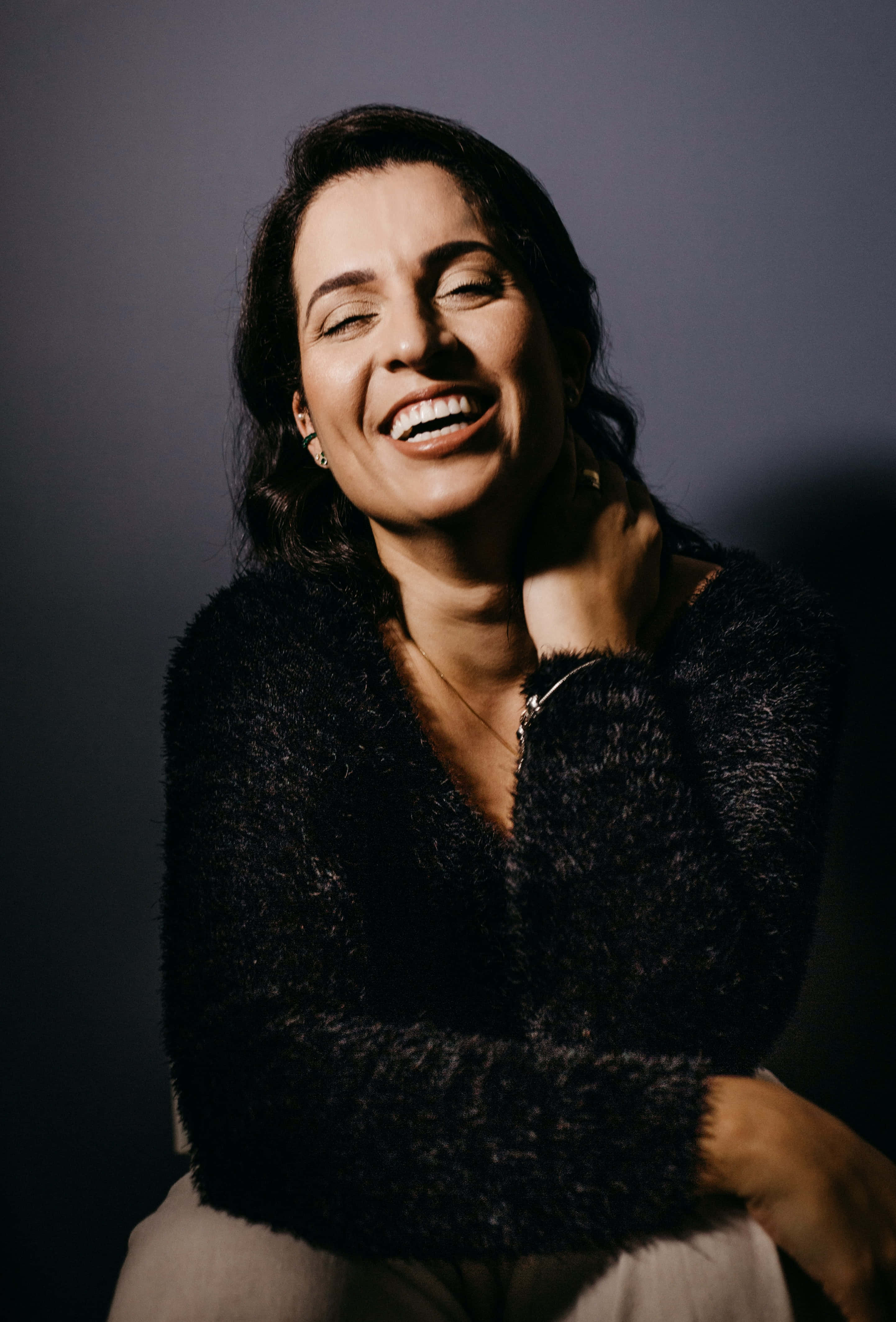 mujer madura, dark hair, black fuzzy sweater, 4K Phone Wallpaper