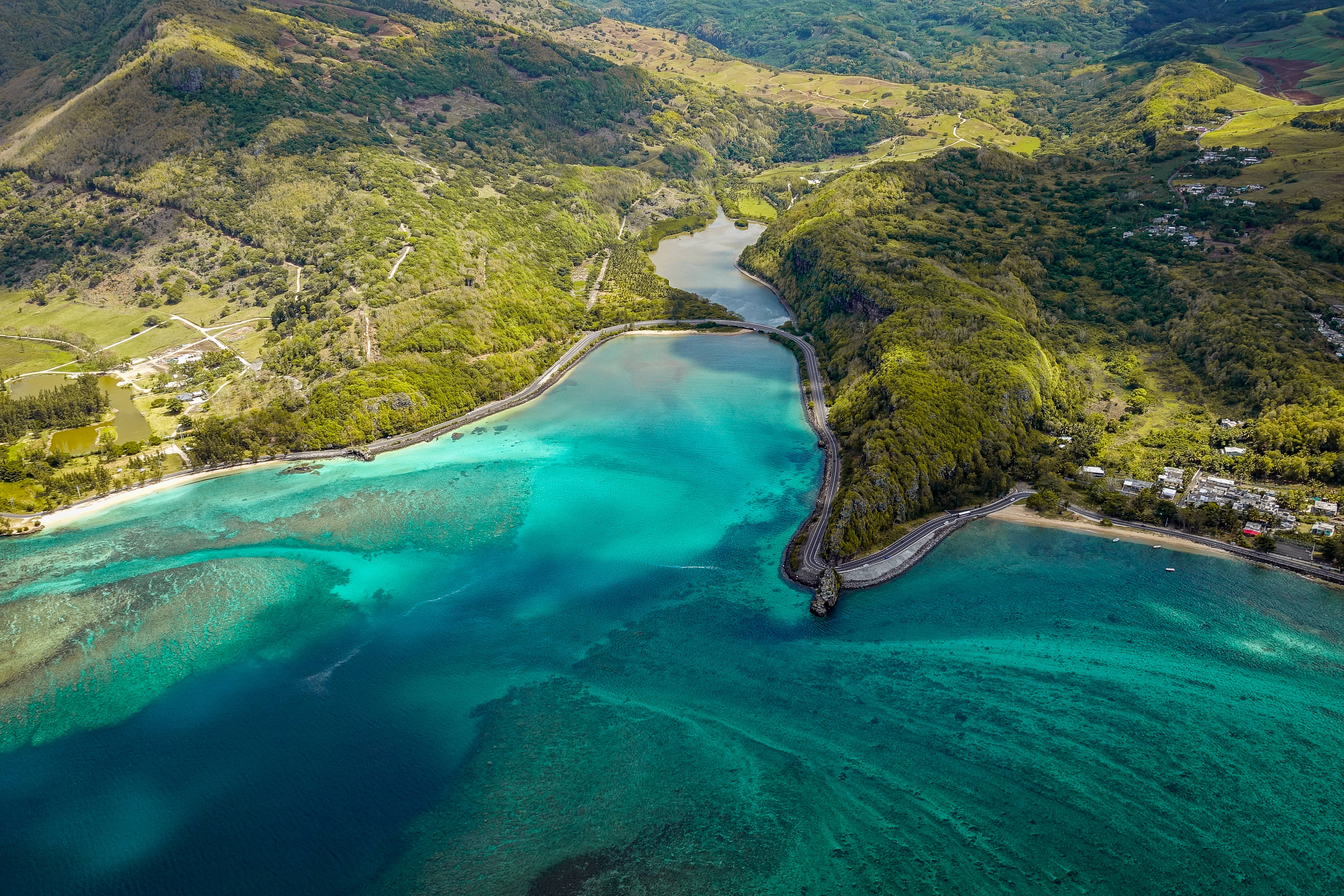 Mauritius, turquoise lagoon, lush green hills, 4K Desktop Wallpaper