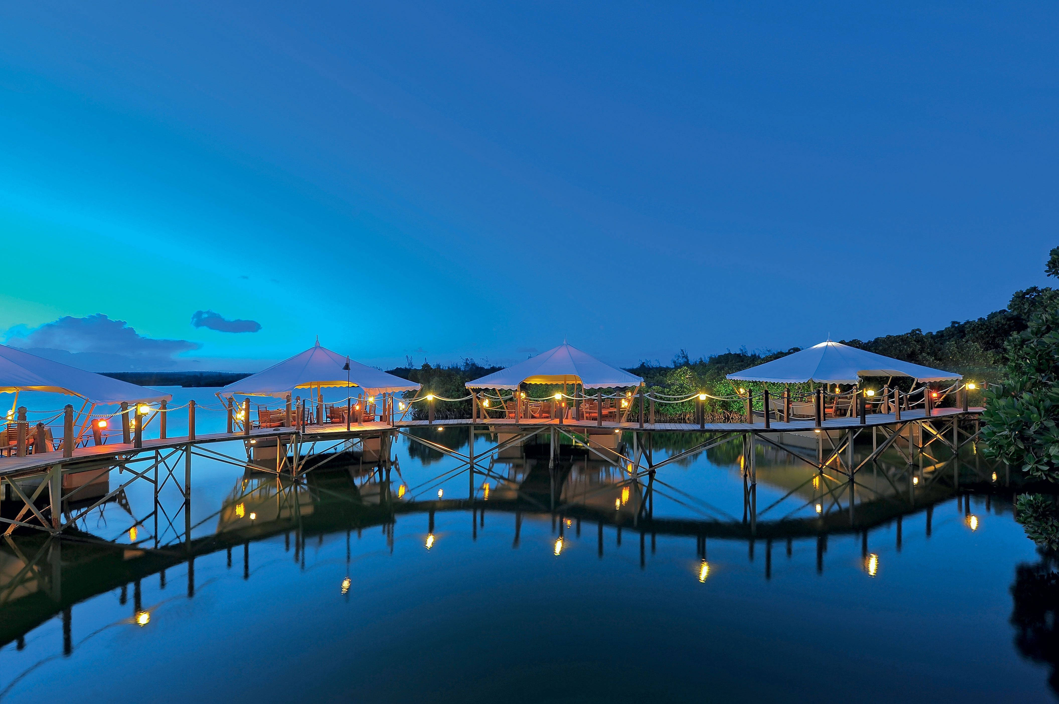 Mauritius, floating cottages, overwater pavilions, 4K Desktop Wallpaper