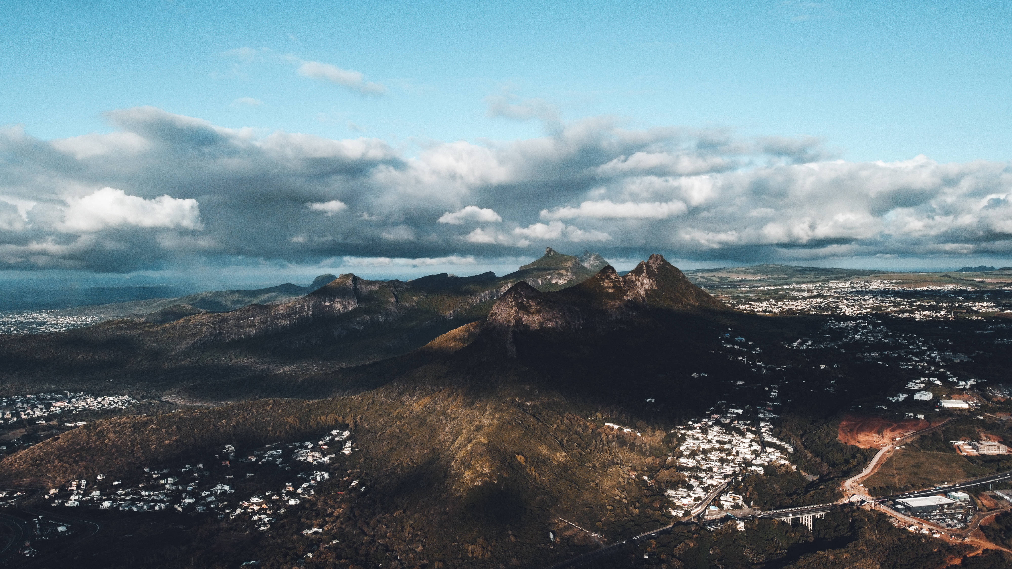 Mauritius, rugged mountains, sprawling city, 4K Desktop Wallpaper