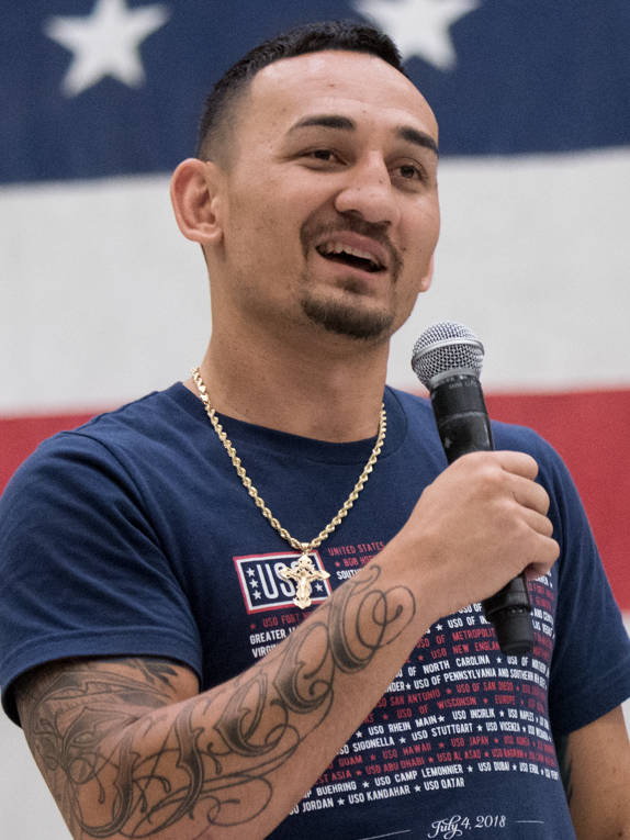 Max Holloway, microphone, American flag backdrop, SD Phone Wallpaper