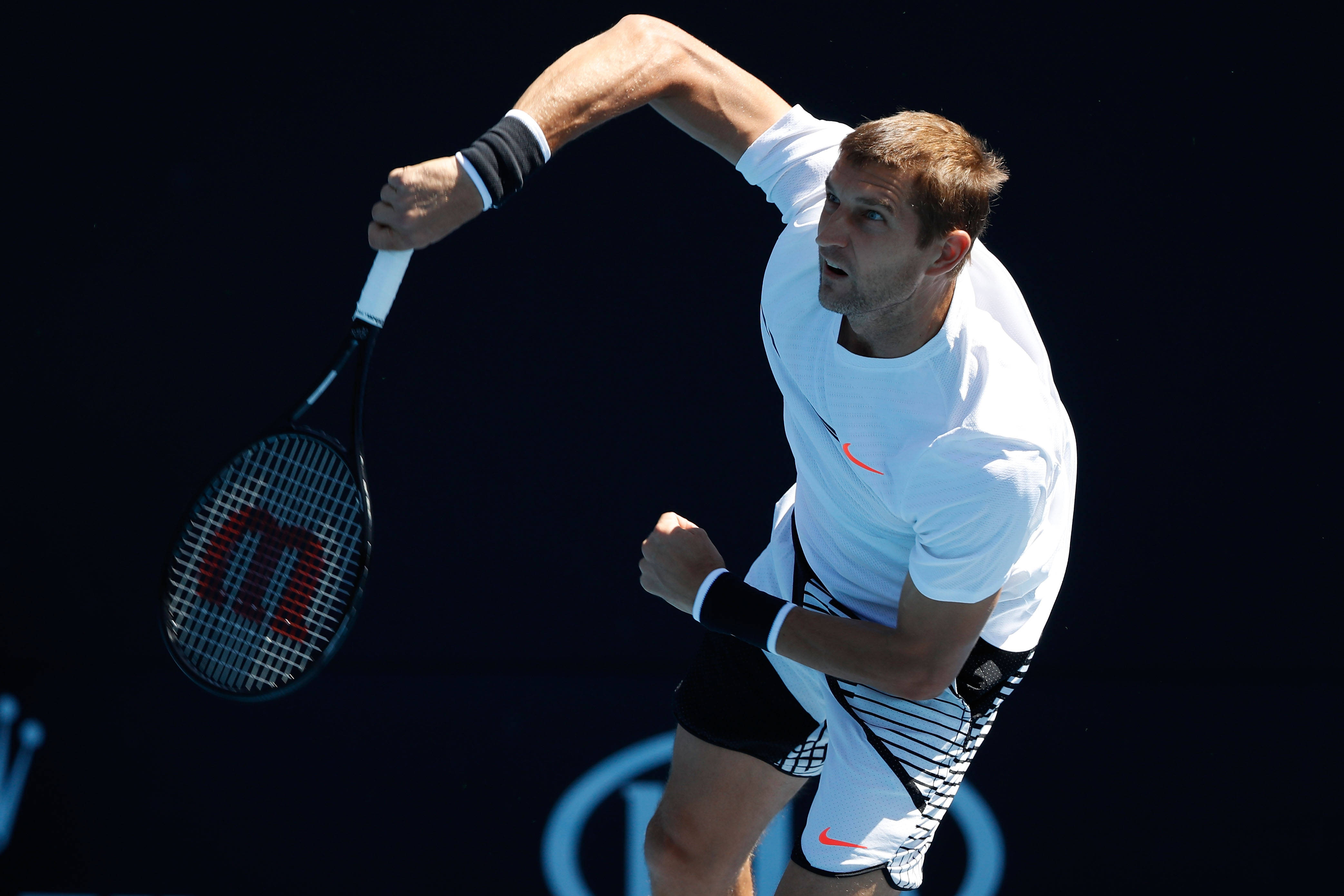 Max Mirnyi, white shirt, black shorts, 4K Desktop Wallpaper