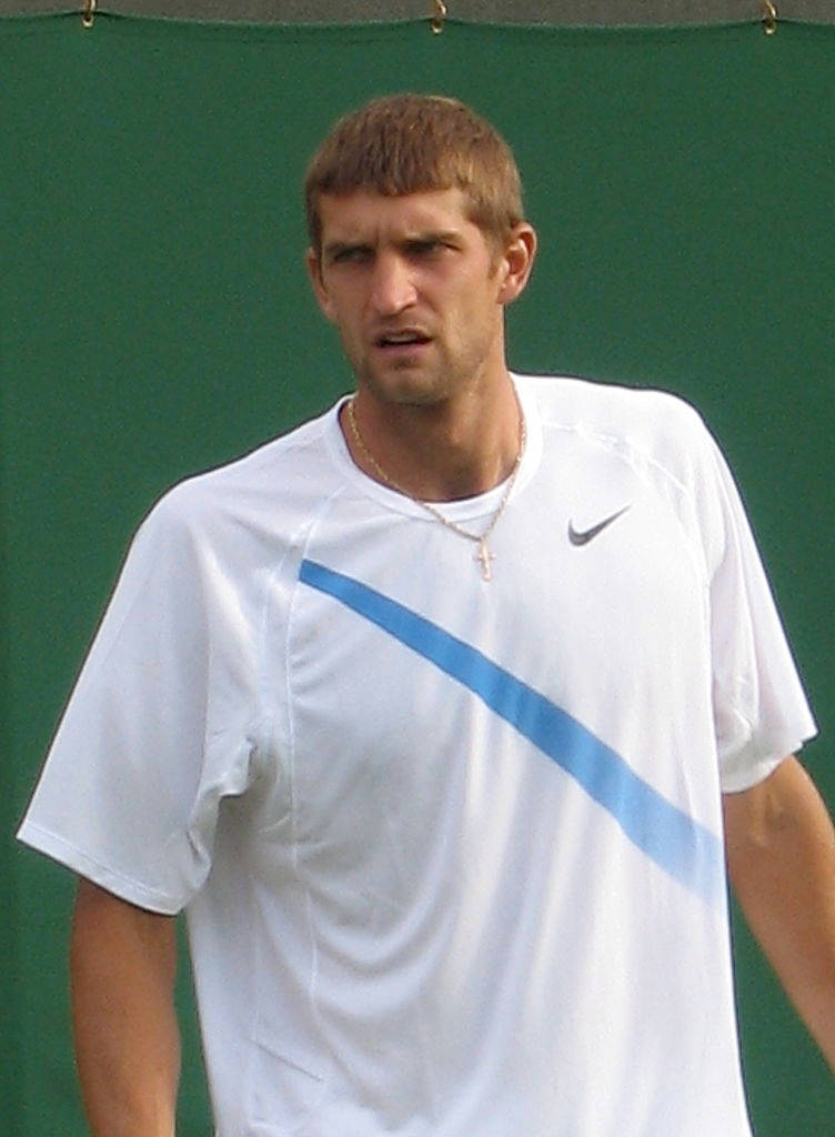 Max Mirnyi, white shirt, blue stripe, SD Phone Wallpaper