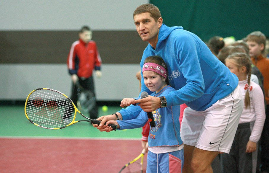 Max Mirnyi, blue hoodie, yellow tennis racket, SD Desktop Wallpaper