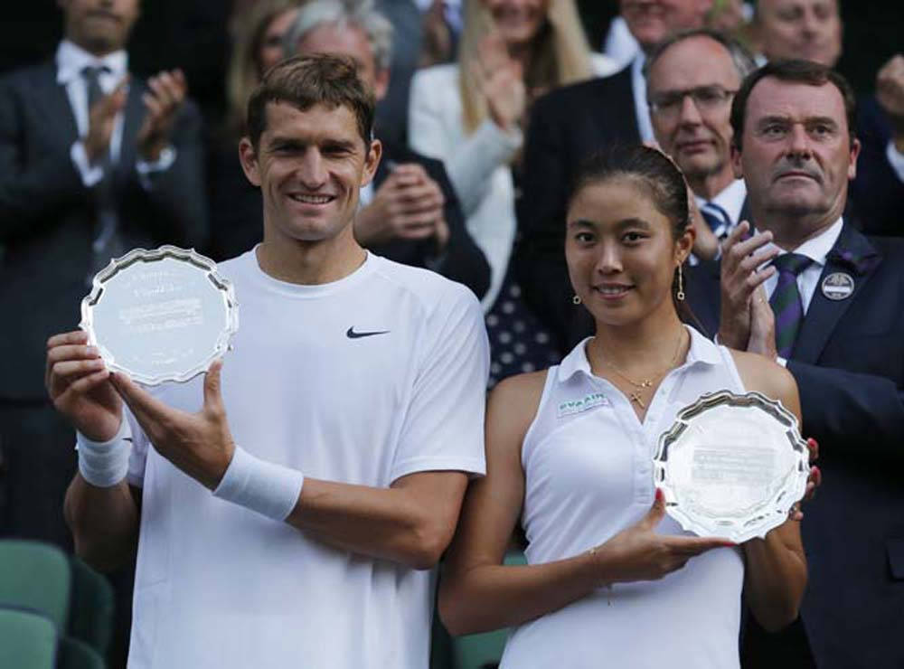 Max Mirnyi, doubles trophy, white outfits, SD Desktop Wallpaper