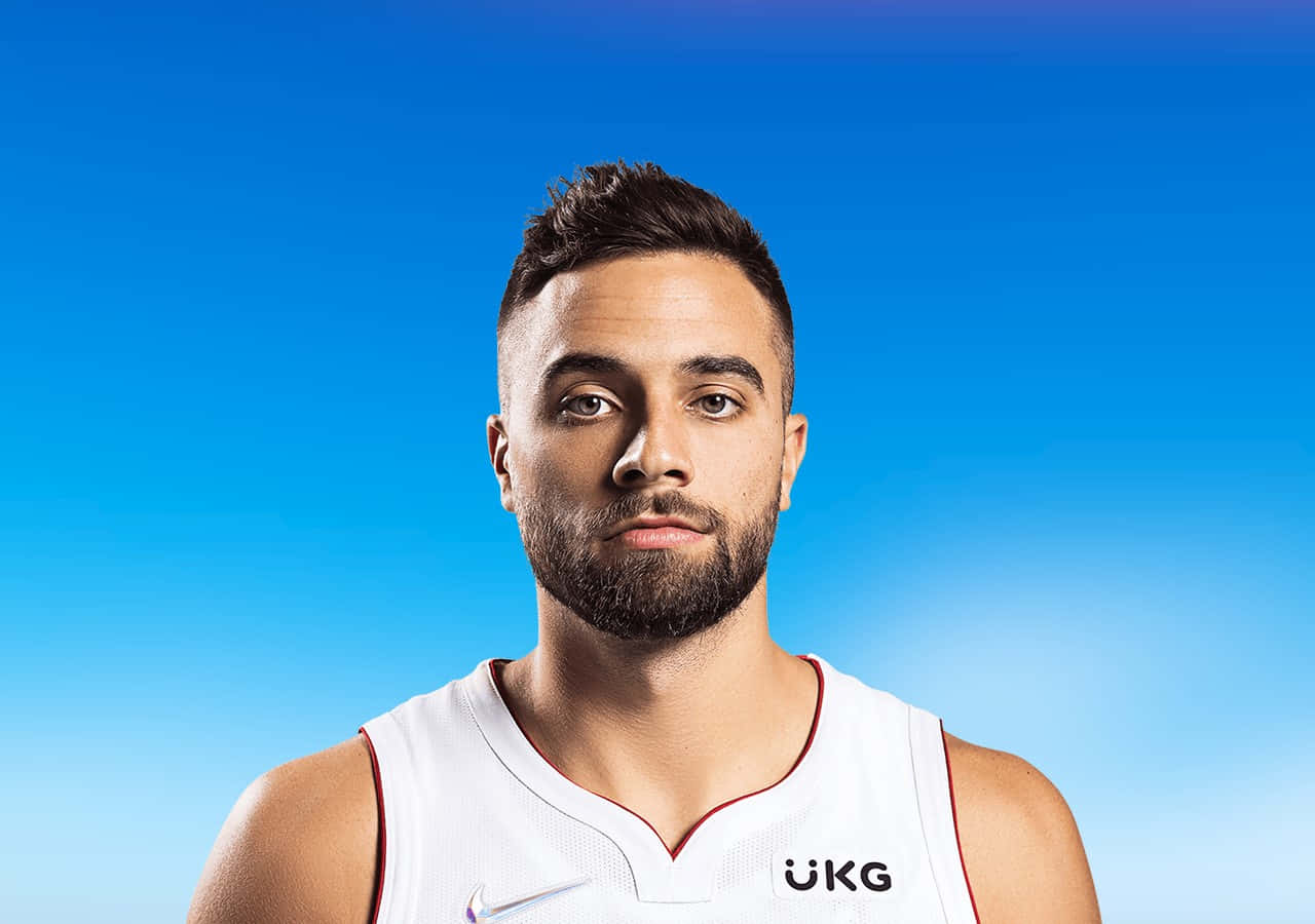 Max Strus, white jersey, gradient blue studio background, HD Desktop Wallpaper