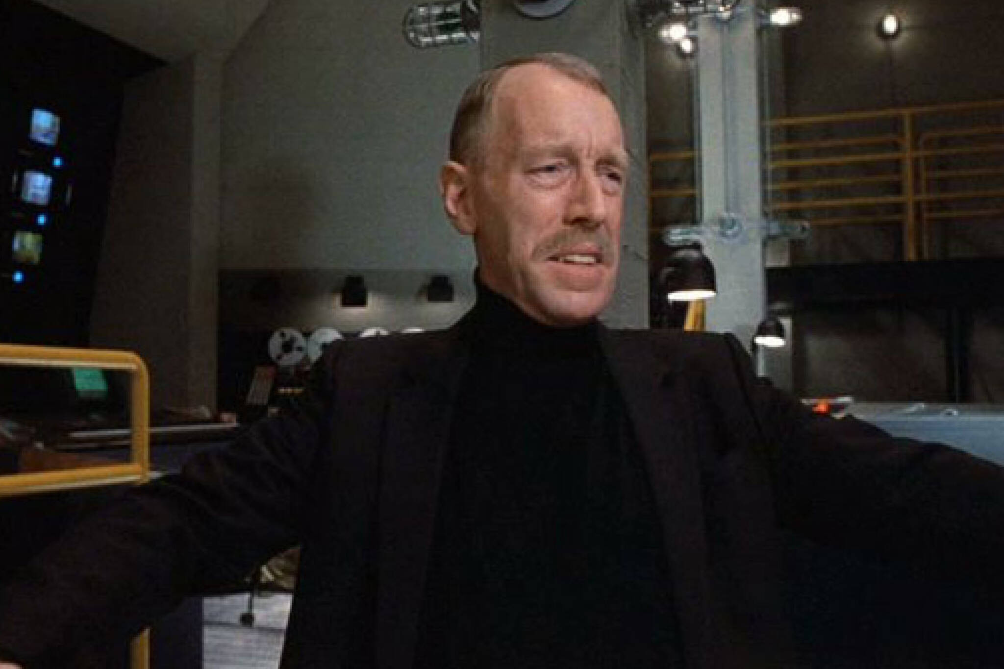 Max Von Sydow, black turtleneck, suit, Full HD Desktop Wallpaper