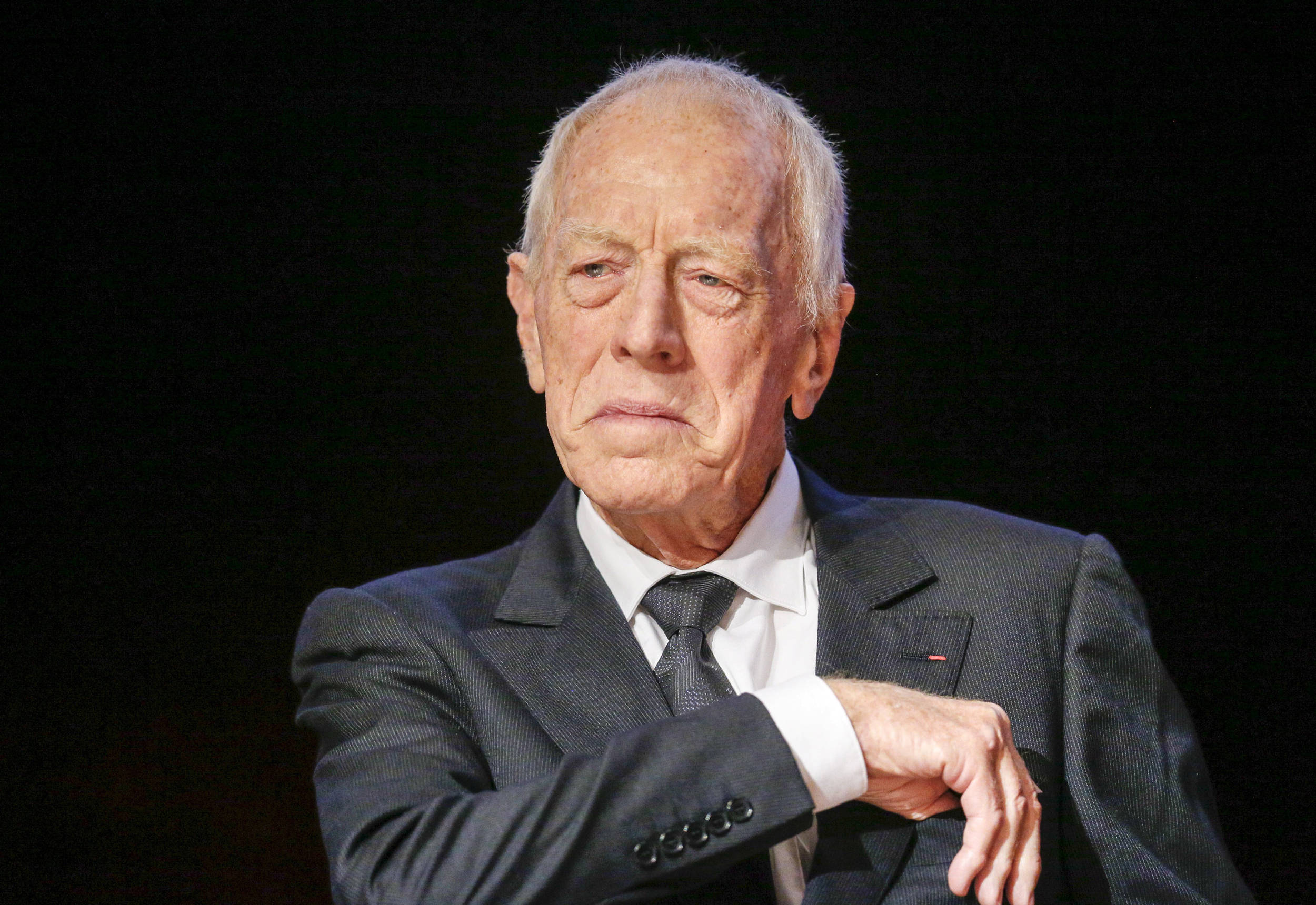 Max Von Sydow, dark suit and tie, black background, Full HD Desktop Wallpaper