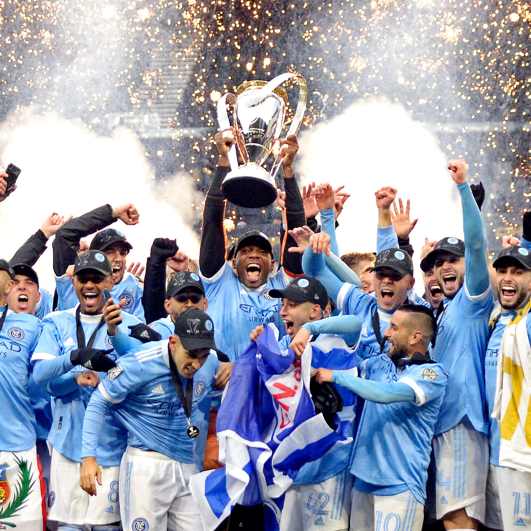 Maximiliano Moralez, trophy, light blue jerseys, HD Phone Wallpaper