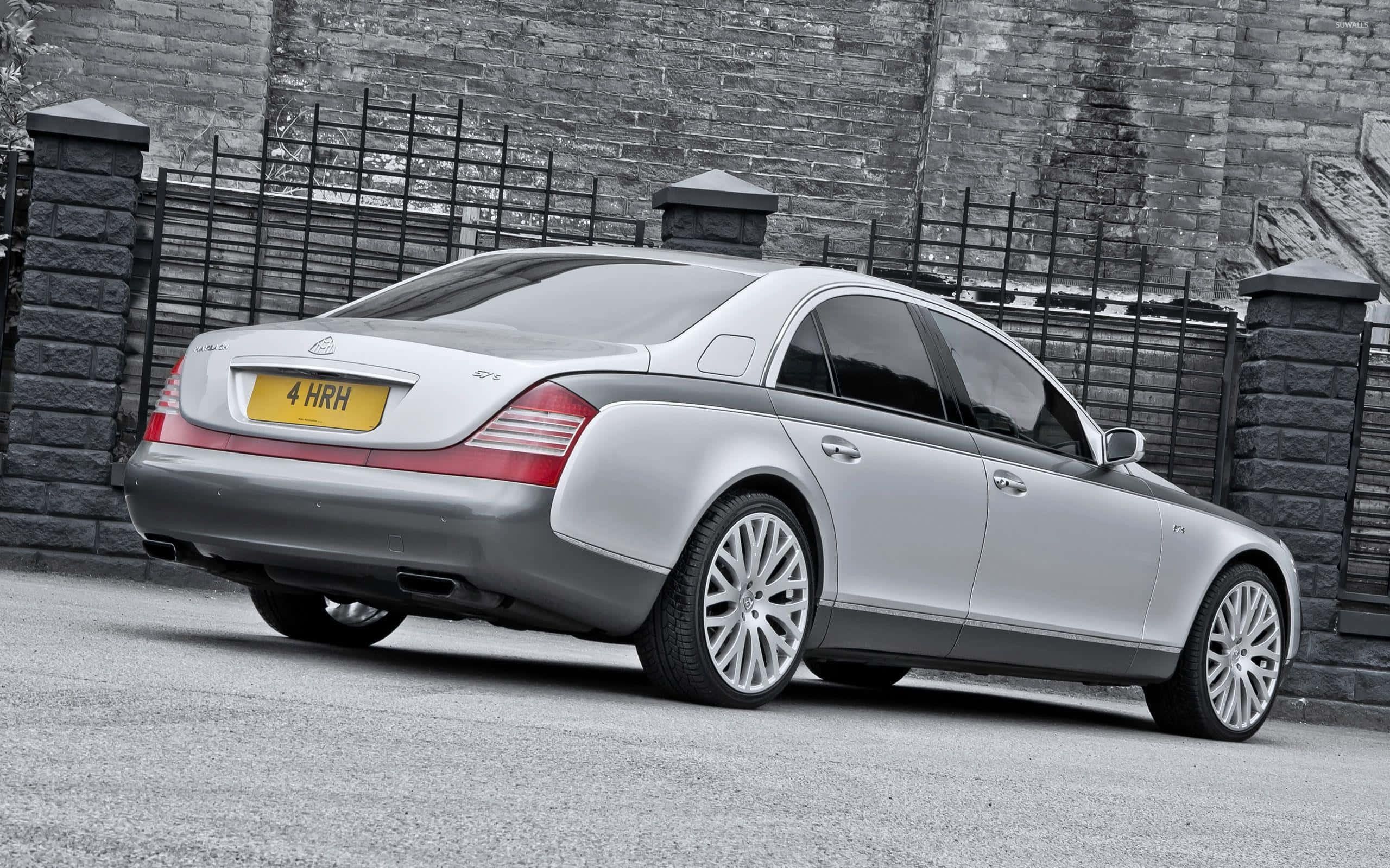 Maybach 57, silver, asphalt, 2K Desktop Wallpaper