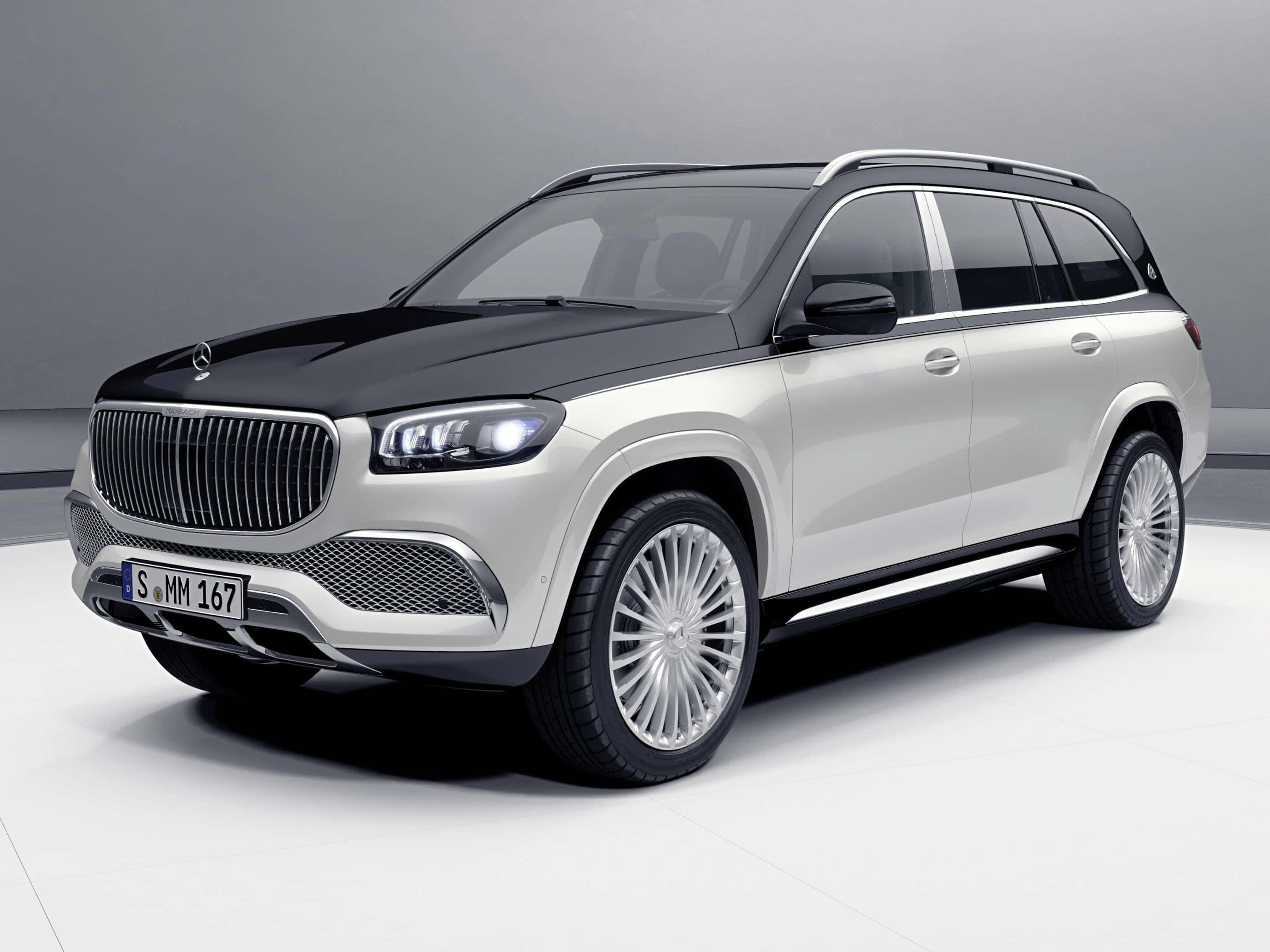 Maybach GLS 600, silver and black, chrome accents, 2K Desktop Wallpaper