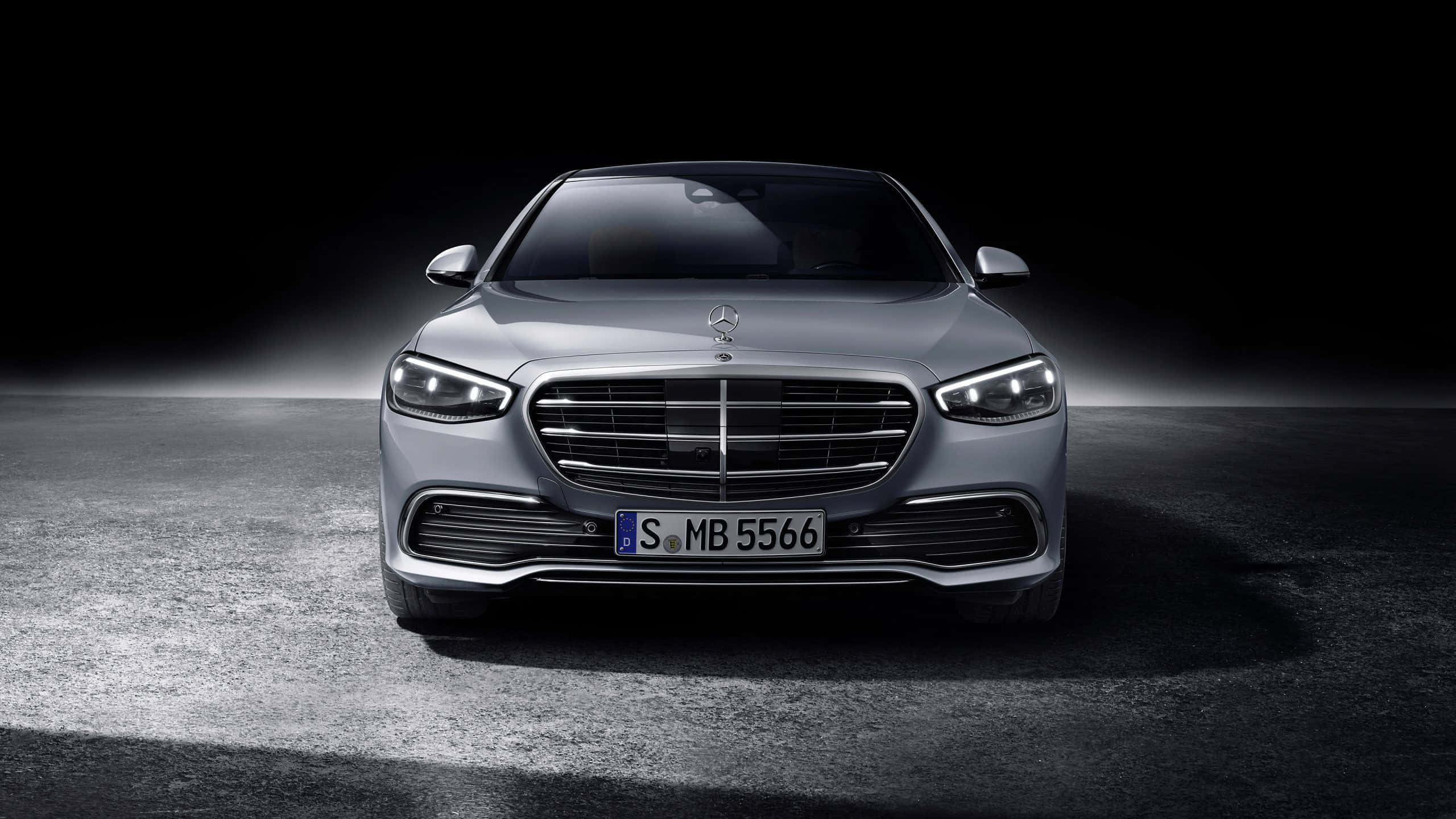 Maybach S600, silver, dramatic spotlight, 2K Desktop Wallpaper