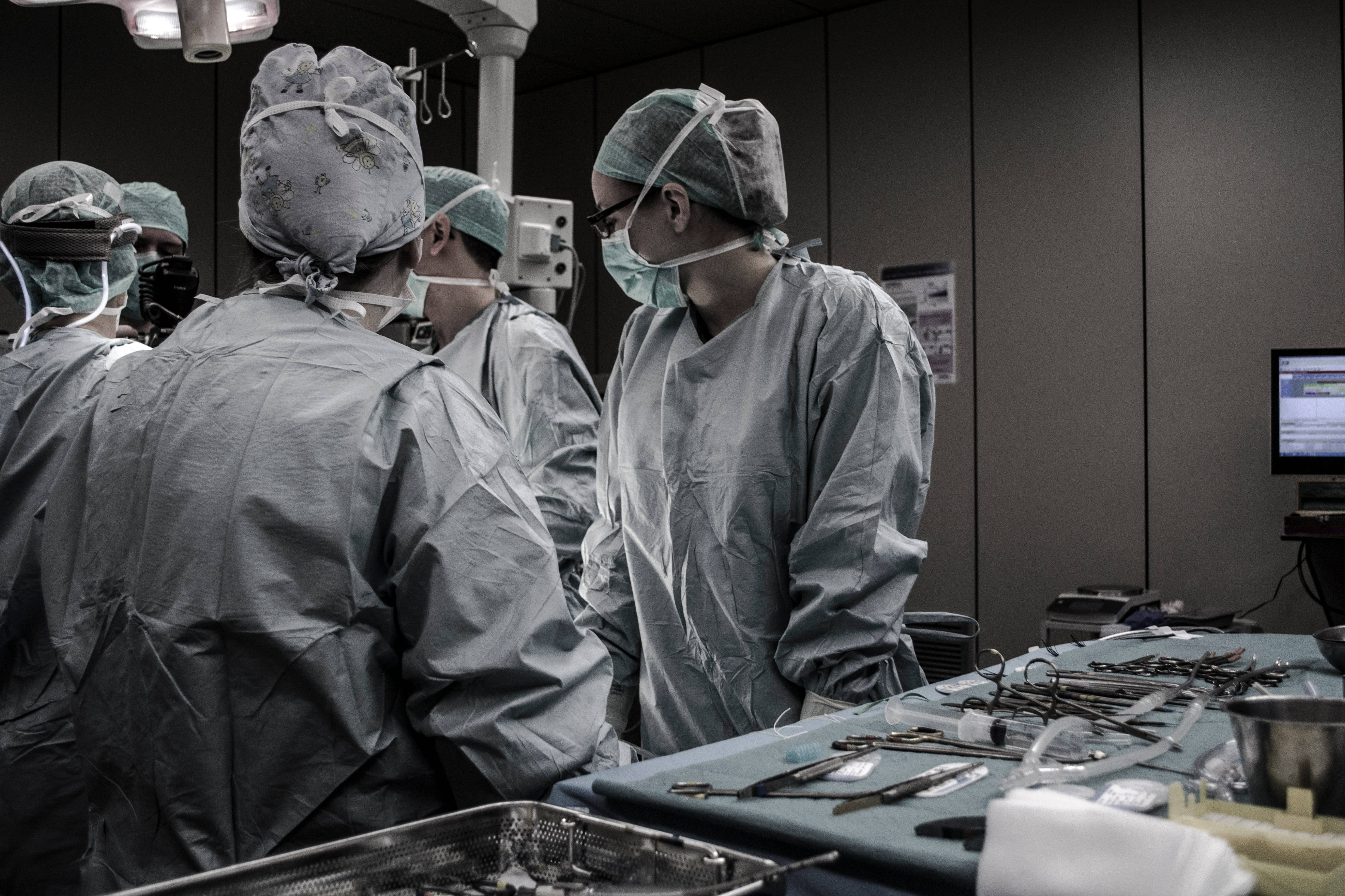 MBBS, surgeons, sterile gowns, 4K Desktop Wallpaper