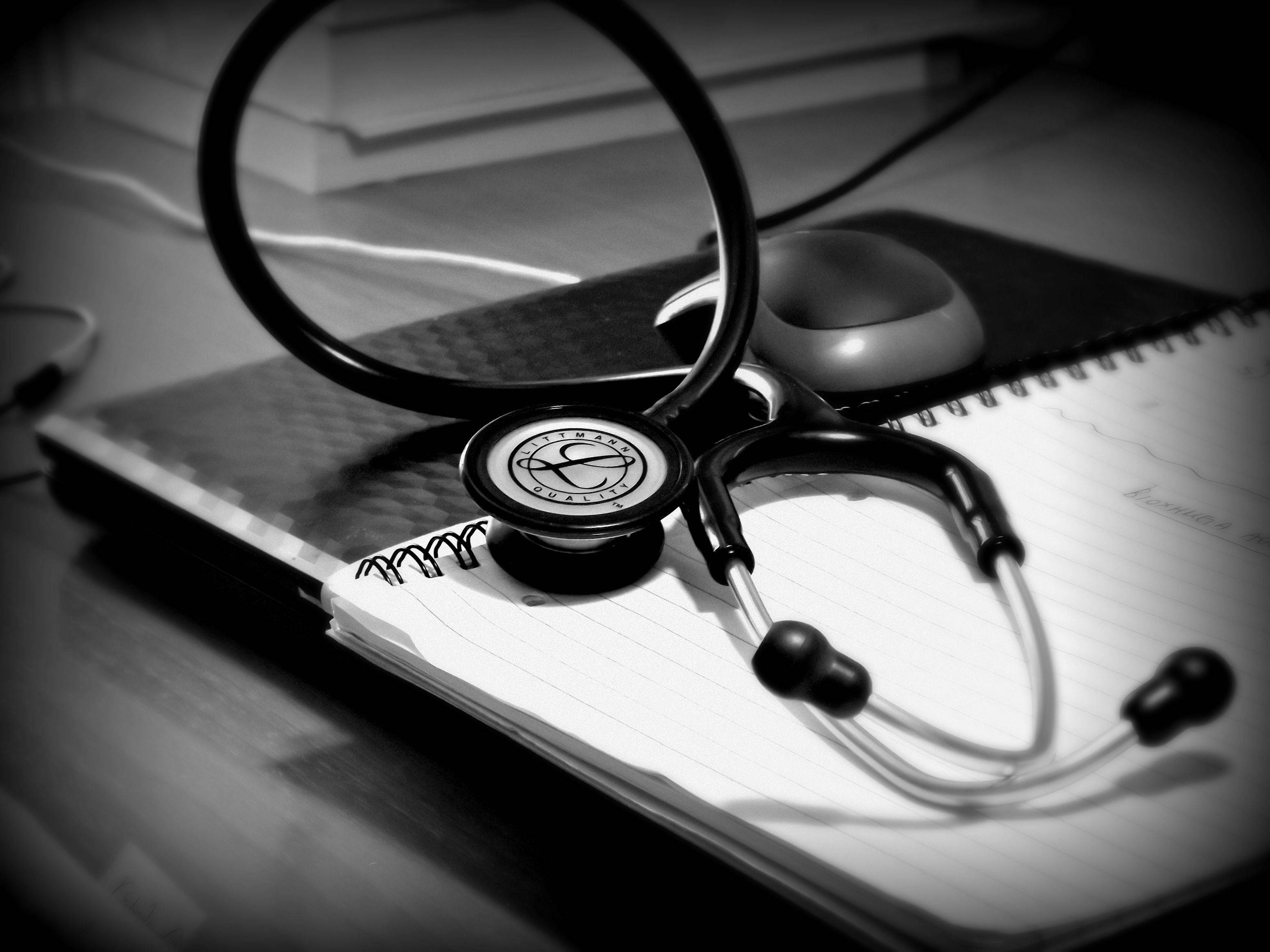MBBS, black and white stethoscope, open notebook, 2K Desktop Wallpaper