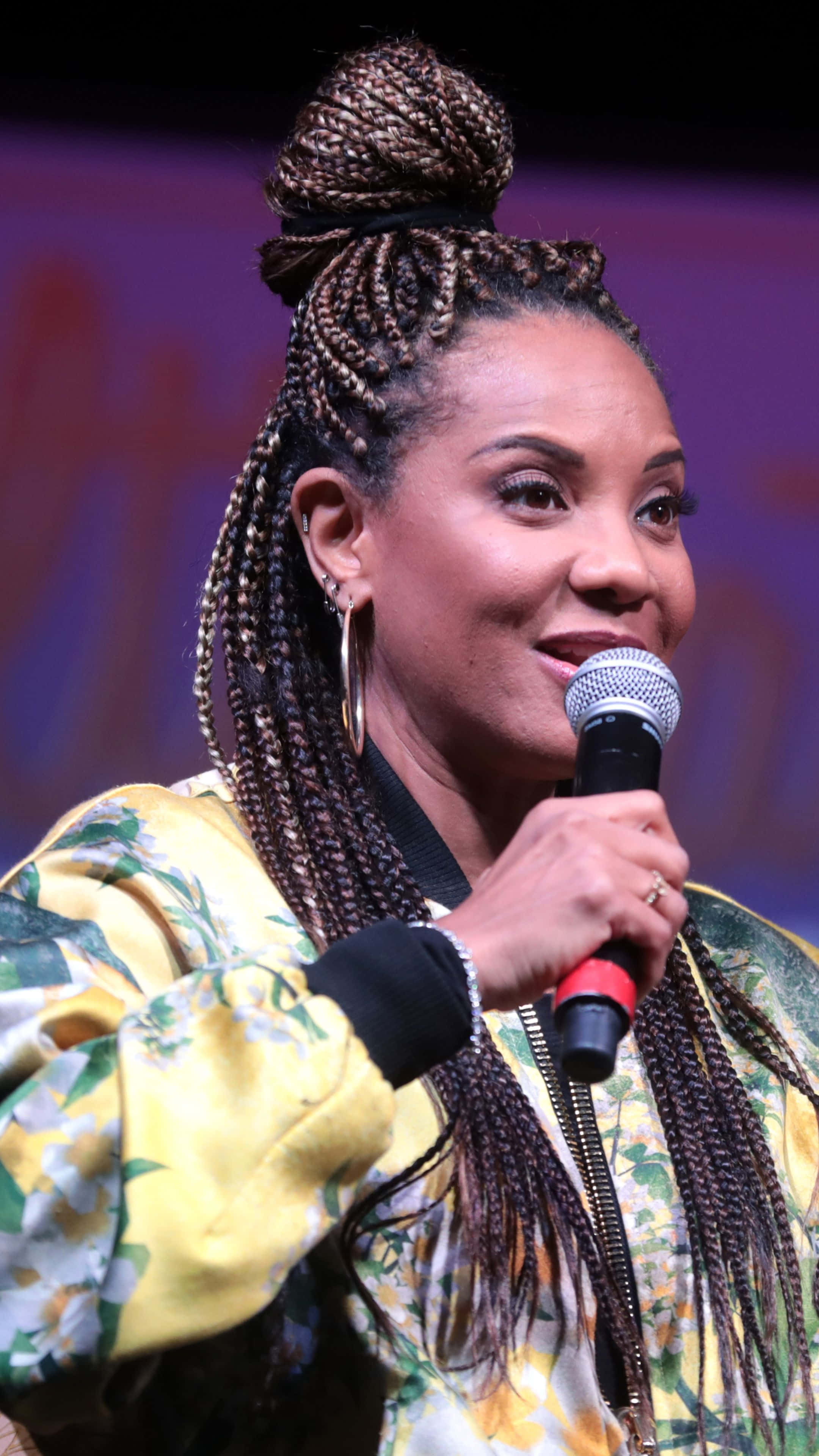 Mc Lyte, yellow floral jacket, microphone, 4K Phone Wallpaper