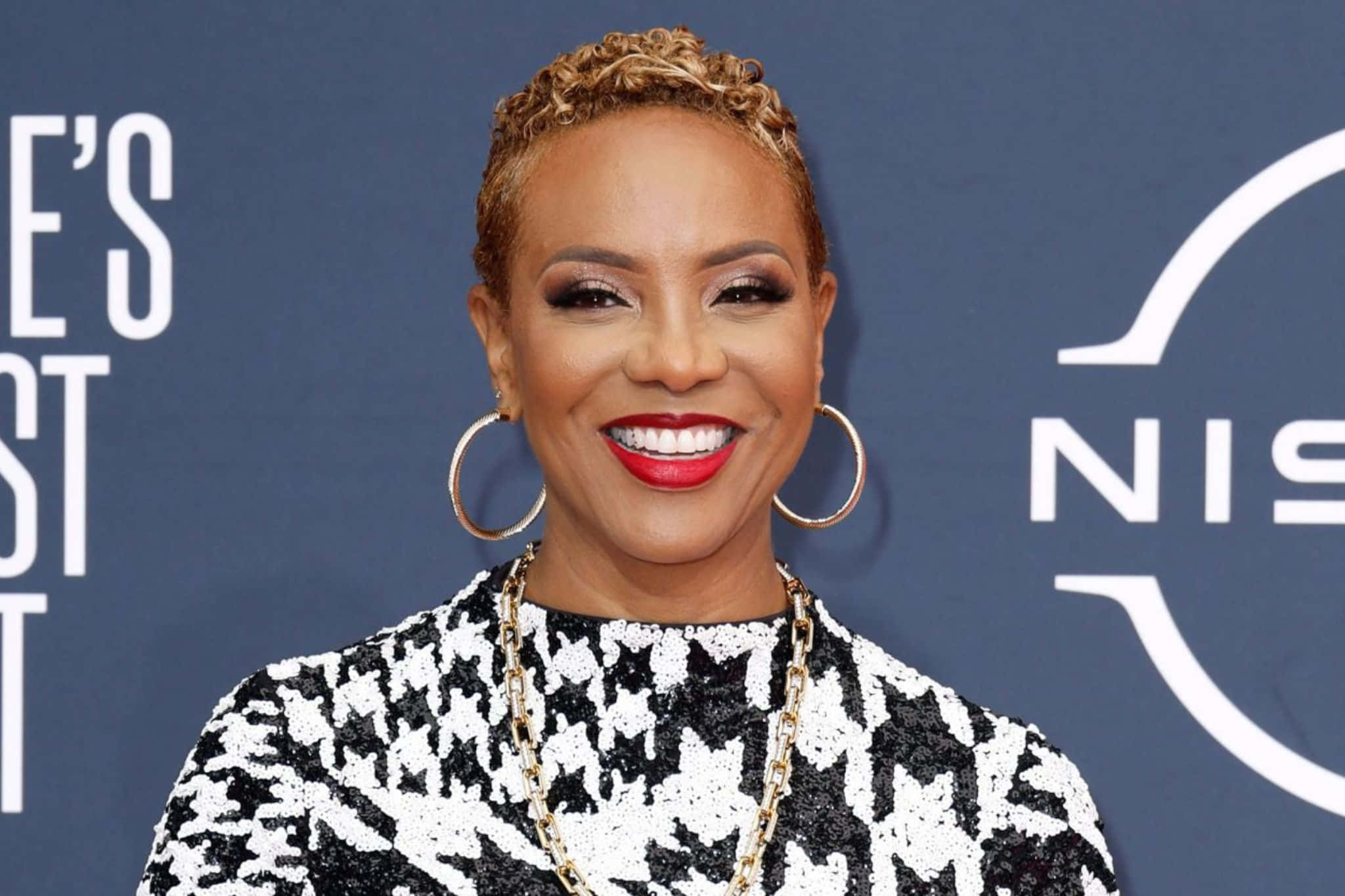 Mc Lyte, short curly blonde hair, bold red lipstick, Full HD Desktop Wallpaper