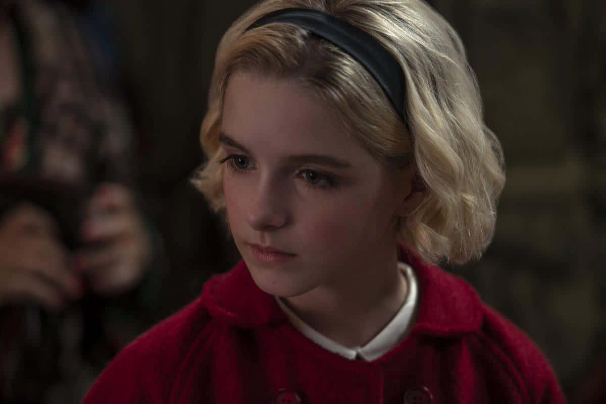 Mckenna Grace, blonde curls, black headband, SD Desktop Wallpaper