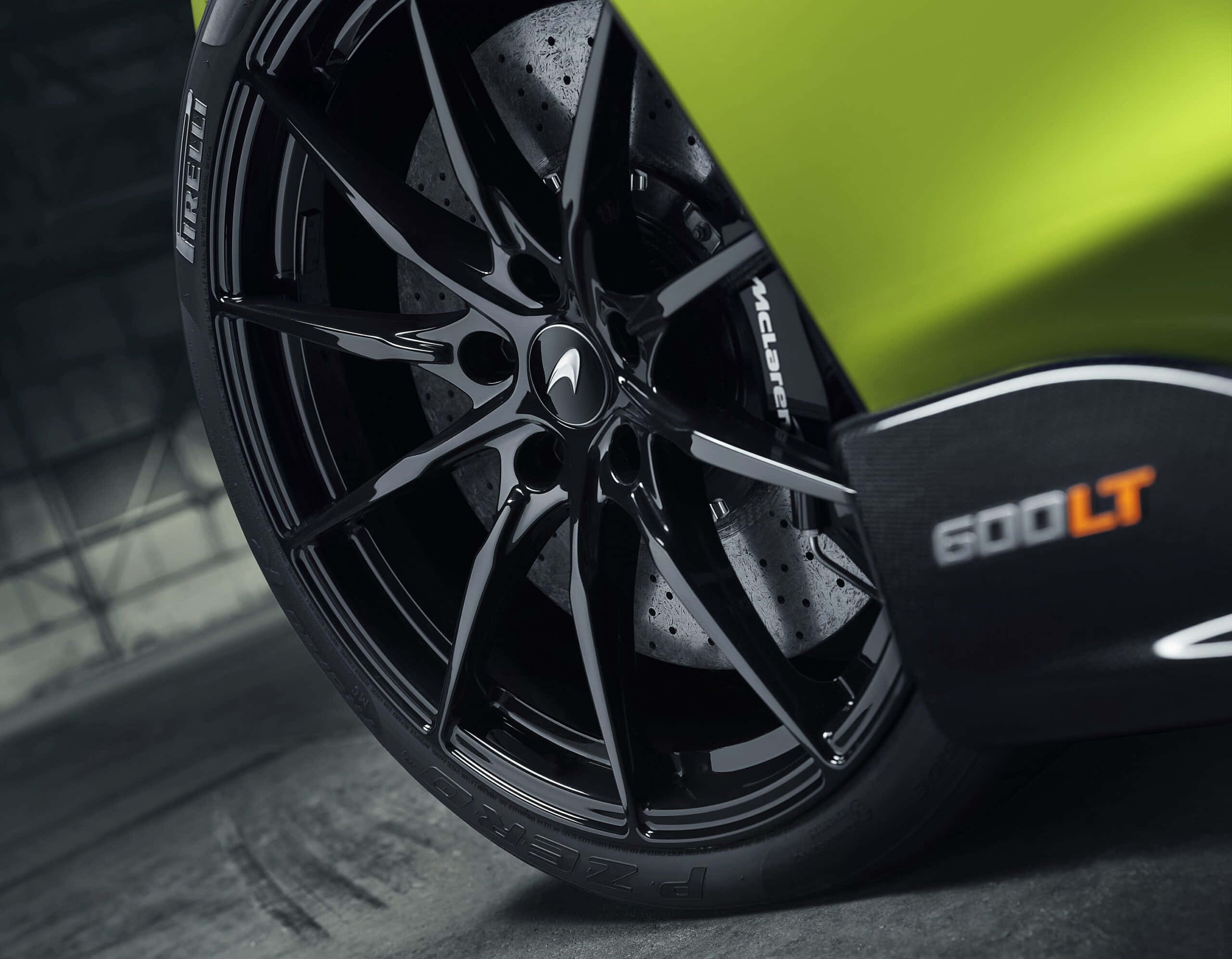 McLaren 600LT Spider, glossy black wheel, lime green body, 2K Desktop Wallpaper