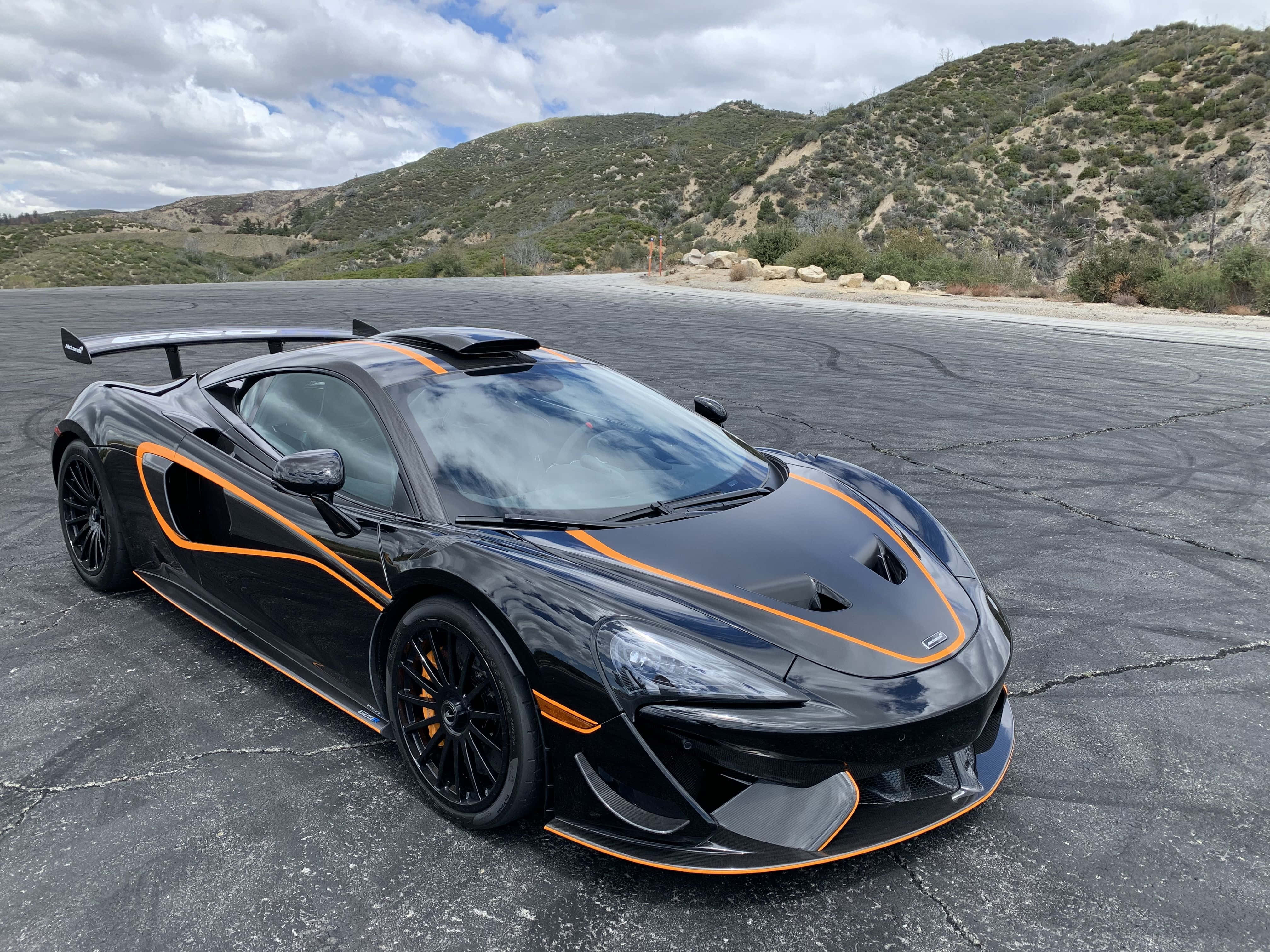 McLaren 620R, black, vibrant orange accents, 4K Desktop Wallpaper