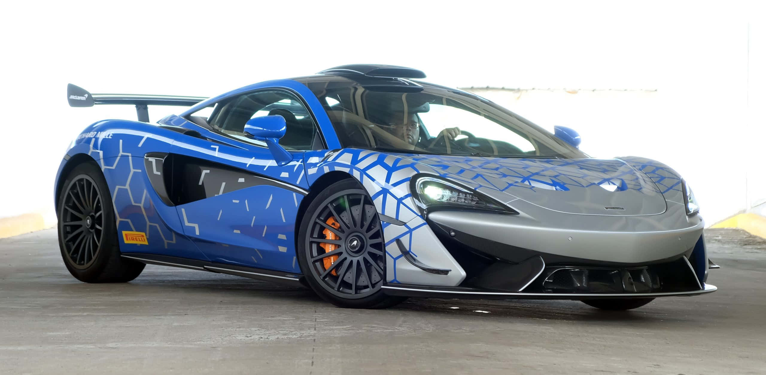 McLaren 620R, blue and silver, geometric decals, 2K Desktop Wallpaper