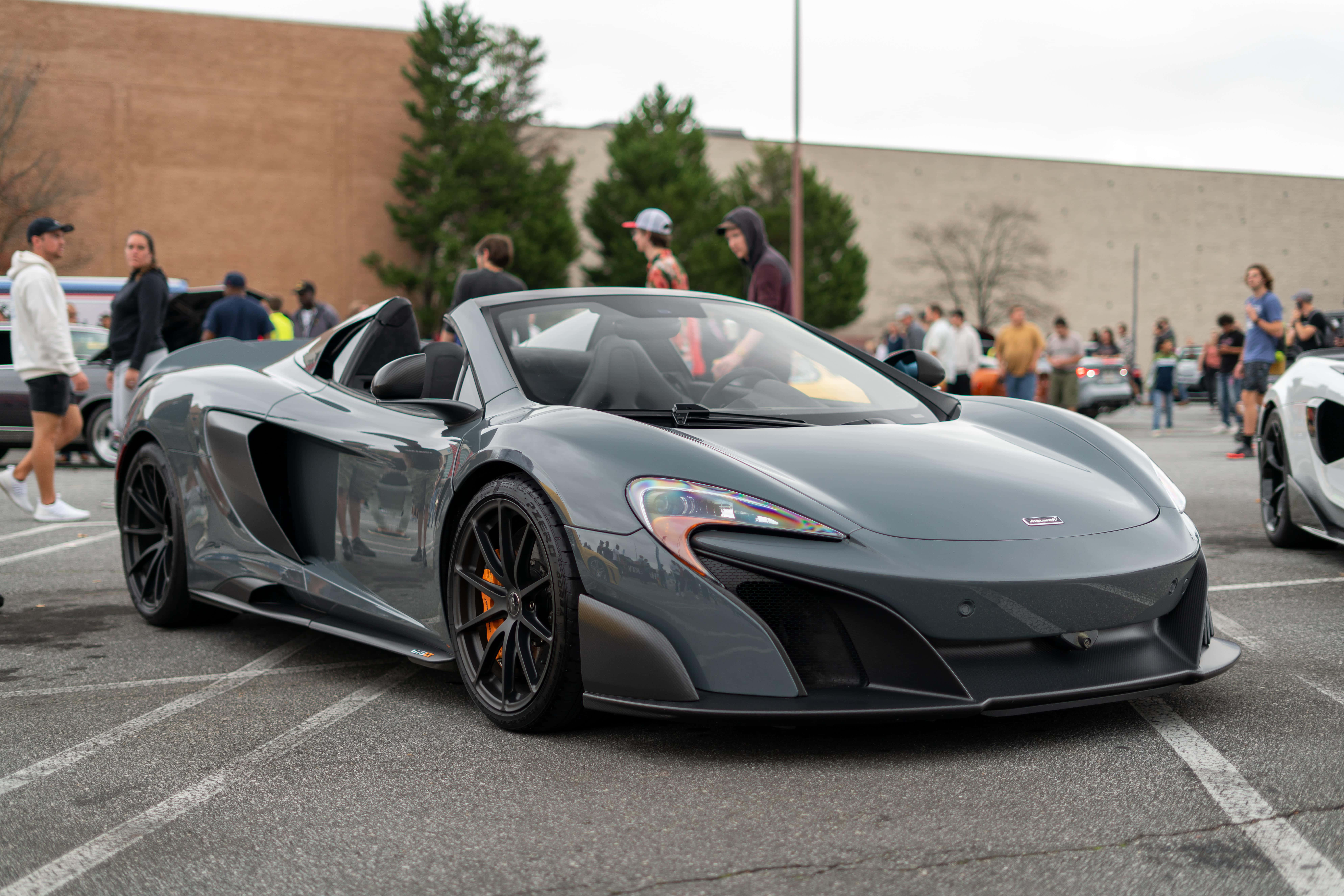 McLaren 675LT Spider, matte gray, parked in a lot, 8K Desktop Wallpaper